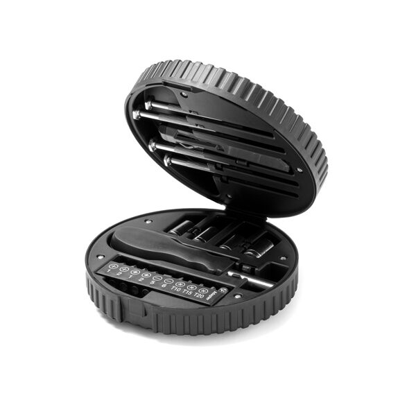 Instrumentu komplekts ar 20 piederumiem: skrūvgrieža rokturis, maināmi uzgaļi, uzmavas adapters, maināmas uzmavas, precīzijas skrūvgrieži un papīra nazis