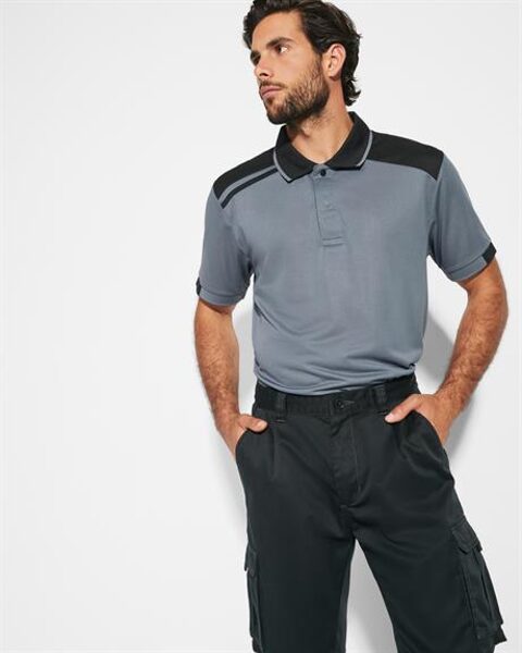 Šorti ar regulējamu elastīgu jostasvietu mugurpusē